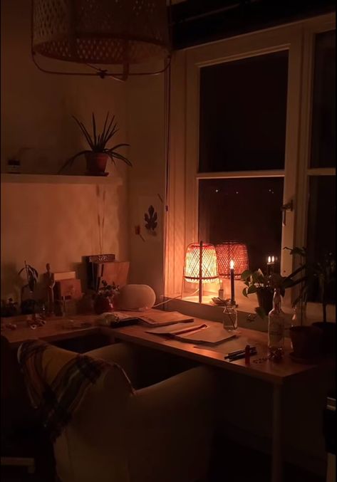 Cosy Room Asthetics, Cozy Room At Night, Dark Wood Room, Rainy Day Aesthetic Bedroom, Autumn Room Aesthetic, Cozy Rainy Bedroom Aesthetic, Warm Room Aesthetic, Sunset Lamp Room Aesthetic, Rainy Night Cozy Room