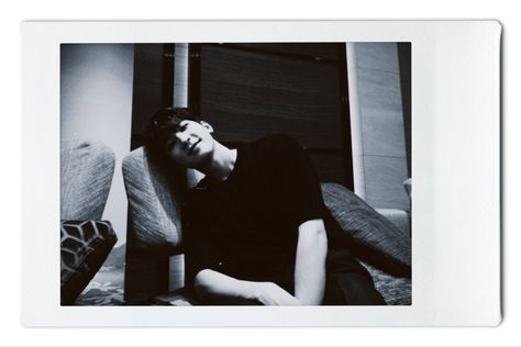 Wonwoo Film Photo, Wonwoo Polaroid Wallpaper, Wonwoo Back View, Wonwoo Black And White, Wonwoo Camera, Wonwoo Polaroid, Wonwoo Aesthetic, 17 Aesthetic, Jeon Wonwoo