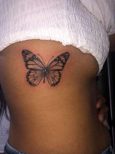 Butterfly Shoulder Tattoo Black Women, Butterfly Back Tattoo Women Black, Butterfly Tattoo Black Women, Under Bootie Tattoo, Butterfly Tattoo On Side, First Time Tattoo Ideas Woman, Underboob Tattoo Black Women, Side Butterfly Tattoo, Butterfly Hip Tattoo