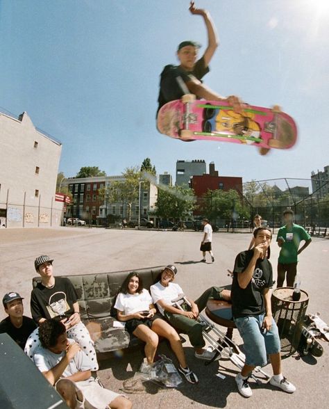 Skate Style 90s, Skate Photography, Skateboarding Aesthetic, Surfing Aesthetic, Skate Aesthetic, Skateboard Aesthetic, 90s Teen, Skate Photos, Skater Vibes