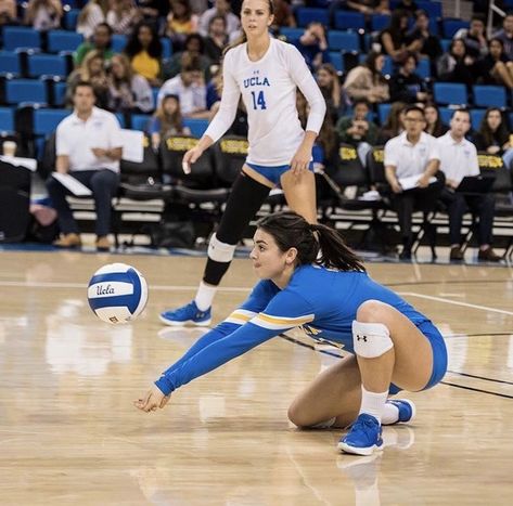 Ucla Volleyball Aesthetic, Volleyball Aesthetic Libero, Volleyball Libero Aesthetic, Libero Aesthetic, Libero Volleyball Aesthetic, Volleyball Action Shots, Ucla Volleyball, Libero Volleyball, Volleyball Libero