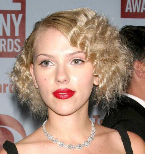 Short Crimped Hair, Prom Hair Updo, Blonde Wavy Hair, Hair Crimper, Easy Hairdos, Side Part Hairstyles, Crimped Hair, Hair Diy, Blonde Curls