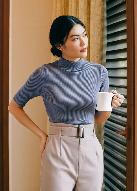 Outfit Ideas Turtle Neck, Turtle Neck And Skirt Outfit, Black Turtle Neck Outfit Women, Turtle Neck Outfit Women, Ribbed Dress Outfit, Knitted Top Outfit, Black Top Outfit, Business Casual Skirt, Minimalist Wardrobe Capsule