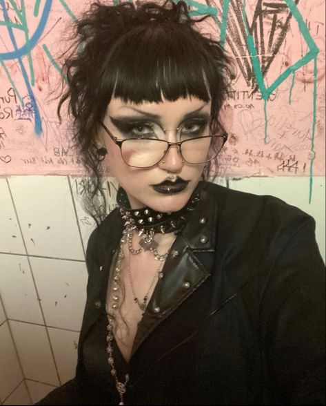 Raven Inspired Makeup, Goth Makeup With Glasses, Goth With Glasses, Whimsigoth Makeup, Goth Glasses, Goth People, Goth Club, Creature Of The Night, Goth Gf