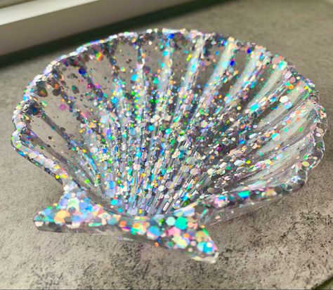 Epoxy Seashell, Seashell Epoxy, Resin Trinket Dish, Seashell Trinket Dish, Resin Shell Trinket Dish, She’ll Trinket Dish, Epoxy Resin Crafts, Small Business Ideas, Resin Diy