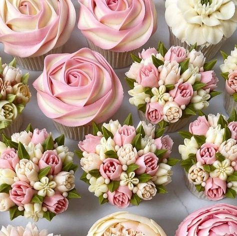 Floral Baby Shower Cupcakes, Baby In Bloom Cupcakes, Floral Cupcake Ideas, Pink Floral Cupcakes, Pink Flower Cupcakes, Garden Theme Cake, Bridal Cupcakes, Tea Party Cupcakes, Garden Party Cakes