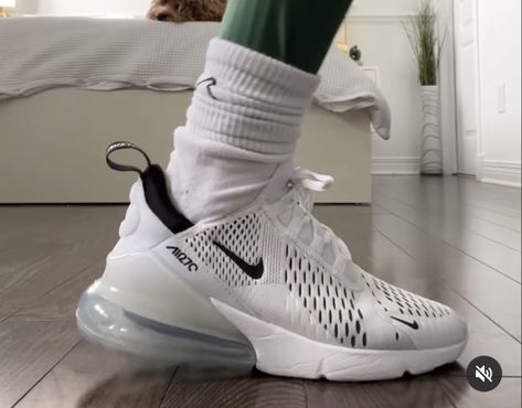 Styling Air Max 270, Nike Air Max 270 Outfit Ideas, Air 270 Nike, Air Max 270 Outfit, 270 Outfit, Nike Socks Outfit, Shoes Wishlist, Nike Airmax 270, Aesthetic Sneakers