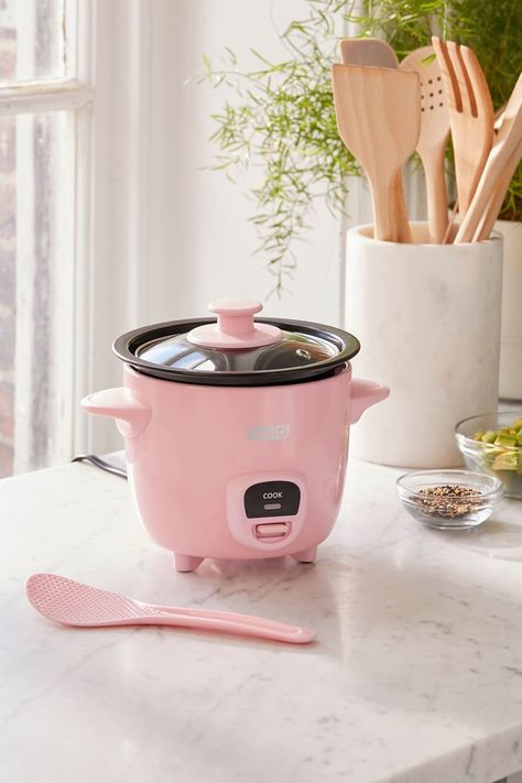 22 Kitchen Gadgets So Genius, You'll Wonder How You Ever Lived Without Them Mini Rice Cooker, Cooking For Two, Cute Kitchen, Pink Kitchen, Cool Kitchen Gadgets, Hot Meals, Rice Cooker, Retro Kitchen, Kitchen Stuff