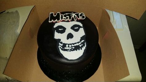 Custom Misfits Birthday Cake! Deftones Birthday Cake, Misfits Aesthetic, Metal Birthday Cake, Punk Cake, Music Themed Cakes, Anime Cake, 16 Birthday Cake, Pretty Birthday Cakes, Cute Birthday Cakes