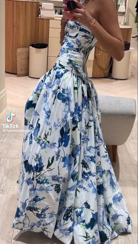 Toile Prom Dress, Mama Mia Prom Dress, Flowery Dress Formal, Long Floral Dress Aesthetic, Lds Prom Dresses, Prom Dresses Floral, Floral Prom Dress, Prom Dress Inspiration, Cute Prom Dresses