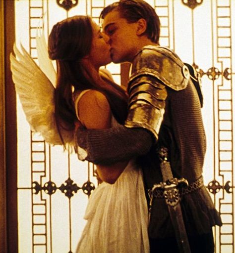 Romeo And Juliet Costumes, Leonardo Dicaprio Romeo, Costume Chevalier, Titanic Leonardo Dicaprio, Juliet 1996, Romeo Juliet 1996, Western Spaghetti, Does Your Mother Know, Baz Luhrmann