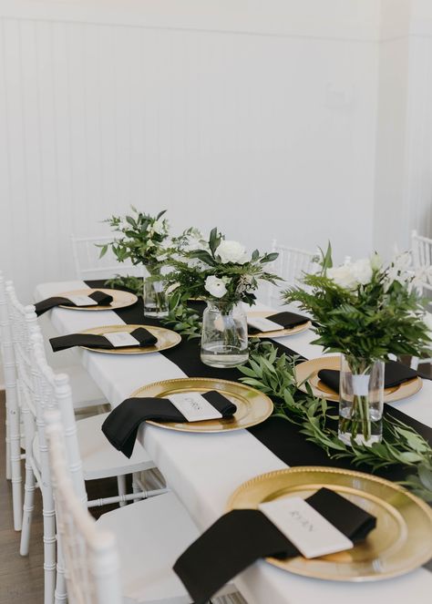 Black White And Gold Dinner Party, Black White Gold Table Setting, Black And White Bridal Shower Table Decor, White Table Cloth With Black Runner, Black Table Cloth Decor, Black Table Cloth Wedding White Plates, Outdoor Brunch Decor, White Plates With Black Napkins Wedding, White Table Cloth Black Napkins Wedding