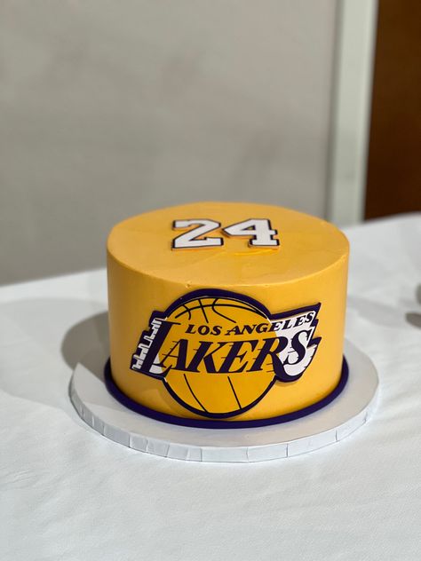 Lebron James Cake Ideas, Lakers Cake Design, Lakers Cake Ideas, Basketball Torte, Lebron James Birthday, Lakers Cake, Basketball Birthday Cake, Austin Fashion, Castle Illustration