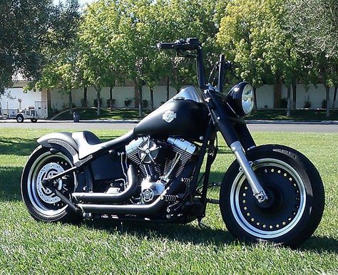 Fat Boy Lo... with Roland Sands handlebars and air cleaner, rear wheel conversion Fat Boy Harley Davidson, Hd Fatboy, Custom Street Glide, Мотоциклы Harley Davidson, Harley Davidson Pictures, Harley Fatboy, Harley Davidson Knucklehead, Harley Davidson Panhead, Harley Davidson Fatboy