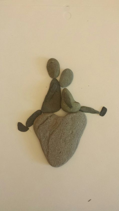 Sırtında Caillou Roche, Tre Kunst, Stone Pictures Pebble Art, Pebble Art Family, Skirt Diy, Art Pierre, Rock And Pebbles, Beach Crafts, Stone Crafts