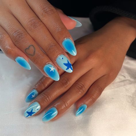 Blueeeee 🦋🦋 #bluenails #starnails #almondnails #lanails #dtlanails #lanailartist #licensednailtech #auranails #airbrushnails Blue Airbrush Nails, La Nails, Airbrush Nails, Star Nails, Nails Nails, Blue Nails, Almond Nails, Nails Inspiration, Nail Designs