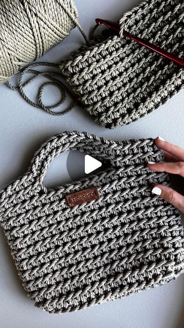 Handmade Bags Tutorial, Handmade Crochet Bags Tutorial, Crochet Purse Tutorials, Easy Crochet Bag Tutorial, Beige Crochet Bag With Macrame For Everyday Use, How To Crochet A Bag For Beginners, Cream Macrame Crochet Bag For Everyday Use, Cheap Crochet Bag For Everyday Use, Crochet With Macrame Cord