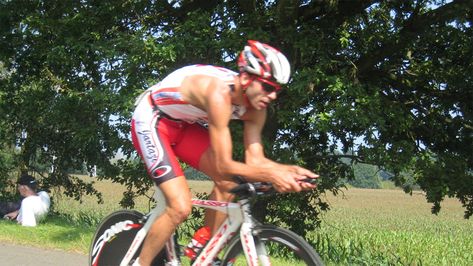 A beginners duathlon training plan designed by former UK duathlete Tom Lowe. The training programme is 10 weeks long & is totally FREE. Duathlon Training Plan, Duathlon Training, Triathlon Training Program, Triathlon Training Plan, Local Gym, Triathlon Training, Record Holder, Bike Run, Training Program