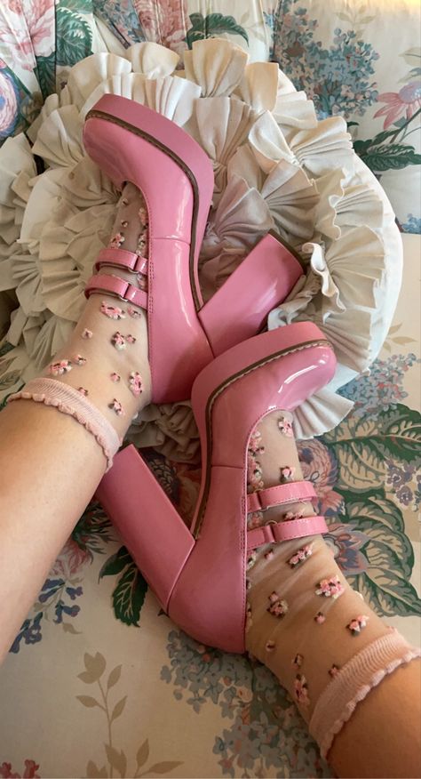 Pink shoes Steve Madden egirl bratz shoes outfit mesh socks floral socks pink outfit monochrome Socks With Heels Outfit, Steve Madden Outfit, Pink Heels Outfit, Bratz Boots, Platform Shoes Outfit, Pink Shoes Outfit, Pink Platform Shoes, Twice Pink, Pink Platform Heels