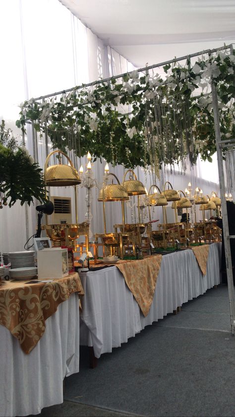 Catering Buffet Table Ideas Decor, Buffet Table Set Up Catering, Buffet Set Up Ideas Display, Wedding Food Stations Buffet, Catering Buffet Presentation, Buffet Style Wedding Reception, Wedding Buffet Table Decor, Buffet Table Settings, Wedding Buffet Table