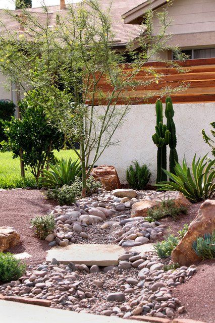 18 Beautiful Landscape Designs With Rocks & Stones Dry River Bed, Dry Stream, Succulent Landscape Design, Dry Creek Bed, Dry River, Succulent Landscaping, Succulent Garden Design, Rock Garden Design, Rock Landscaping