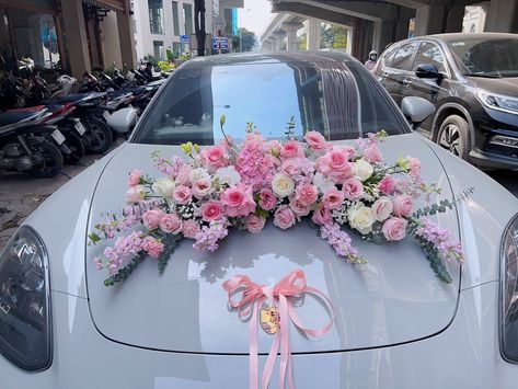 Wedding Car Deco, Car Decoration Ideas, Small Bridal Bouquets, Bridal Car, Wedding Car Decorations, Diy Wedding Backdrop, Wedding Backdrop Design, Car Decorations, Modern Flower Arrangements