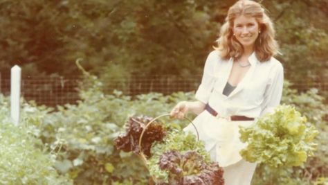 A Young Martha Stewart Martha Stewart Young Model, Martha Stewart Young Style, Martha Stewart Model, Martha Stewart Aesthetic Outfits, Young Martha Stewart Style, 90s Martha Stewart, Martha Stewart Fashion, Young Martha Stewart, Martha Stewart Aesthetic