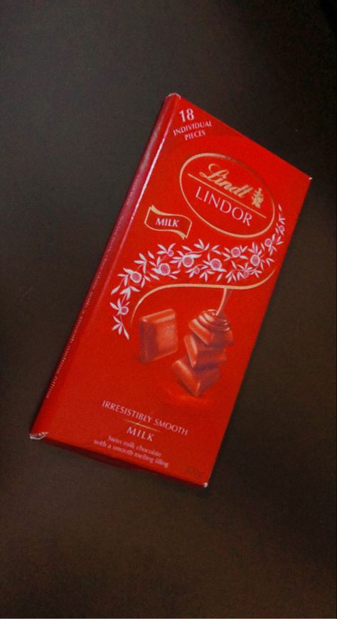 Lindt Chocolate Bar, Lindor Chocolate Aesthetic, Realistic Wishlist, Kitkat Chocolate, Chocolate Aesthetic, Lindor Chocolate, Chocolate Pictures, Lindt Lindor, Lindt Chocolate