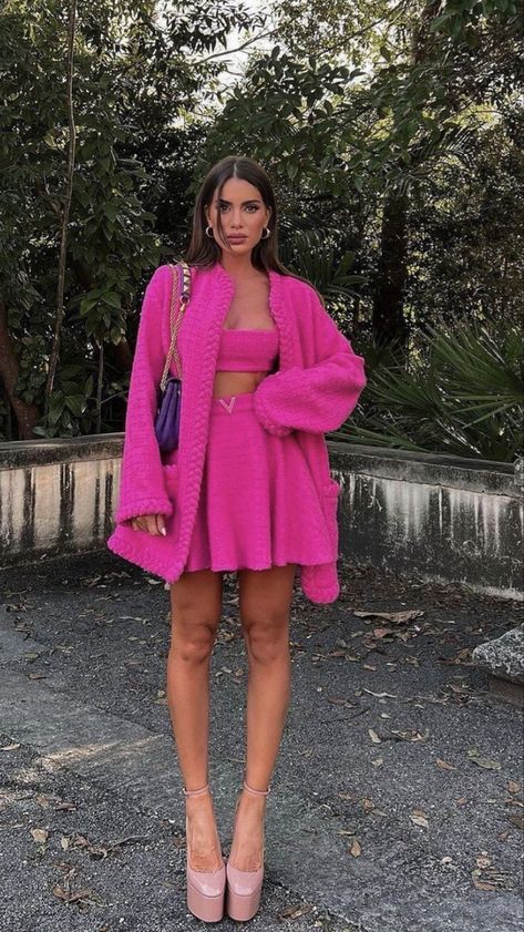 Hot Pink Aesthetic Outfits, Skirts For Winter, Platform Heels Outfit, Barbiecore Outfit, Outfits To Impress, Outfit Ideas February, Plated Skirt, Hot Pink Outfit, Looks Pinterest