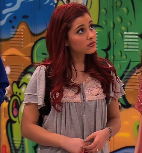 VICTORIOUS SEASON 2 EP 10 Ariana Grande 13, Cat Valentine Outfits, Victorious Cat, Ariana Grande Victorious, Ariana Grande Cat, Icarly And Victorious, Cat Valentine Victorious, Victorious Cast, Sam And Cat