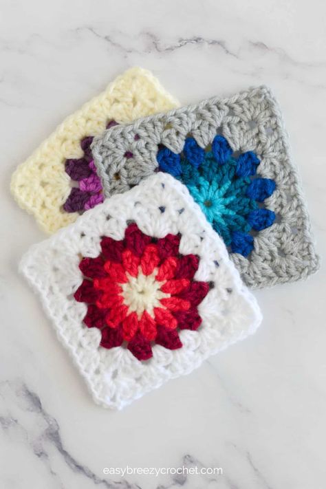 Circle Centre Granny Square | Easy Breezy Crochet Crochet Circle In A Square Free Pattern, Granny Circle In A Square, Circle In Granny Square, Crochet Circle In Square Pattern, Granny Square Circle, Crochet Circle Into Square, Circle Center Granny Square, Granny Square Easy, Joining Granny Squares