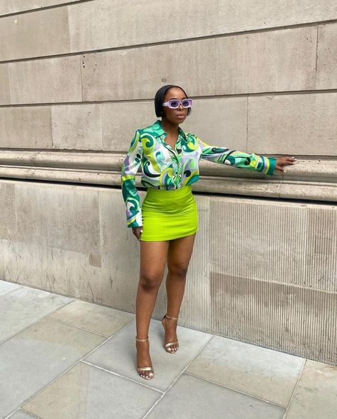 Lime Green Skirt Outfit Summer, Green Accessories Outfit, Lime Green Skirt Outfit, Cancun Fits, Green Skirt Outfit, Lime Green Outfits, Emerald Green Outfit, Lime Green Heels, Green Skirt Outfits