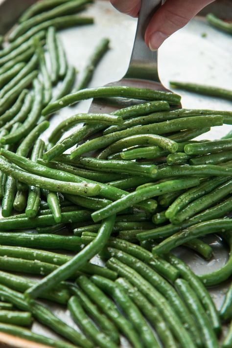 Easy And Addictive Roasted Green Beans - Will Cook For Friends Roasted String Beans, String Beans, Roasted Green Beans, Just Eat, January 1st, Green Bean Recipes, Cooked Vegetables, Vegetable Sides, 31 Days