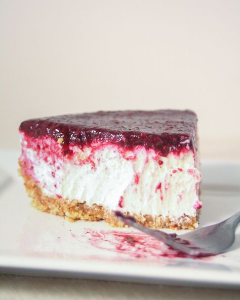 berry cheesecake Más Cheesecake Healthy, Greek Yogurt Cheesecake, Healthy Cheesecake, Berry Cheesecake, A Piece Of Cake, Think Food, Rich In Protein, Piece Of Cake, Healthy Sweets