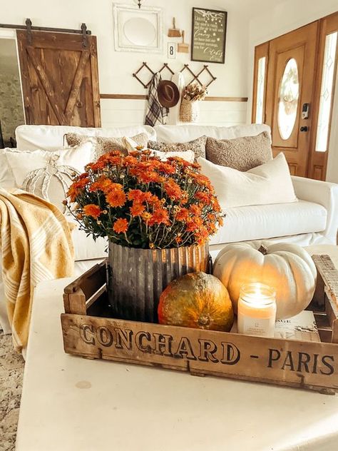 15 Cozy Fall Living Room Decor Trends for 2024 - Nikki's Plate Fall Tool Box Decor, Boujee Kitchen, Fall Hutch Decor, Fall Cottage Decor, Cottage Fall Decor, Cozy Fall Living Room, Farmhouse Thanksgiving, Autumn Core, Autumn Cottage