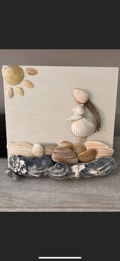 Art With Seashells Diy Ideas, Welk Shell Crafts, Big Seashell Crafts, Shell People Craft, Pictures Made With Shells, Sea Shell People Art, Things To Do With Sea Shells Artwork, Beach Finds Crafts Ideas, Diy Seashell Art