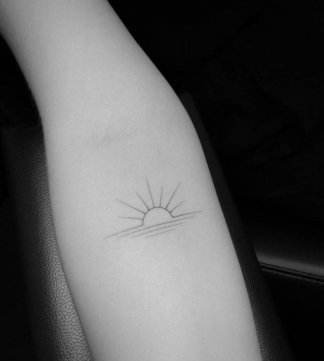 Minimalist Meaning, Sunrise Tattoo, Sunset Tattoo, Sunset Tattoos, Tattoo Minimalist, Illustration Tattoo, Sun Tattoos, Arrow Tattoo, Arrow Tattoos