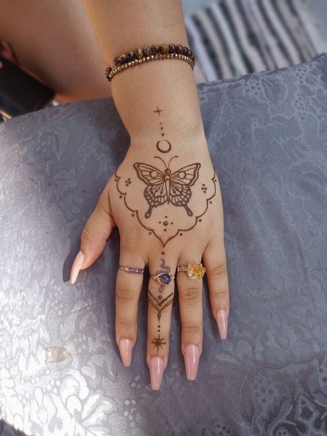 Henna Motive, Tattoo Designs Henna, Small Henna Tattoos, Small Henna Designs, Henne Tattoo, Cute Henna Designs, Tattoos Henna, Cute Henna Tattoos, Henna Style Tattoos