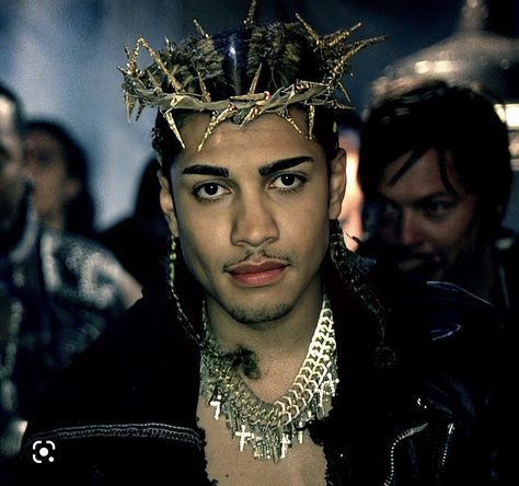 Lady Gaga Guy, Jesus Costume, Rick Gonzalez, Lady Gaga Judas, Judas Lady Gaga, Saint Costume, Jesus Crown, Cultural Appreciation, Faery Queen