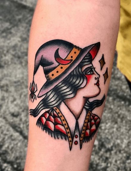 170+ Spooky Halloween Tattoos Ideas With Pics (2021) - TattoosBoyGirl Halloween Tattoos Ideas, Tattoo Generator, Cute Halloween Tattoos, Halloween Tattoo Ideas, Pumpkin Tattoo, Traditional Style Tattoo, Traditional Tattoo Sleeve, Witch Tattoo, Creepy Tattoos