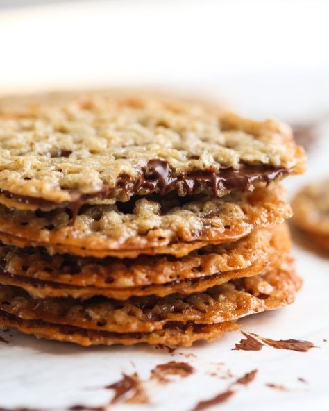 Beautiful, delicate, and delicious milk chocolate lace sandwich cookies! 💖 #linkinbio #cookiesandcups #sandwichcookies #cookiemonster… Pink Truffles, Lace Cookies Recipe, Florentine Cookies, Chocolate Lace, Cookie Sandwich Recipes, Cookies Holiday, Lace Cookies, Toffee Cookies, Nutella Cookies