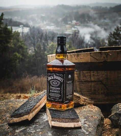 Jack Daniel Aesthetic, Jack Daniels Wallpaper, Jack Daniels Drinks, Jack Daniels Bottle, Jack Daniel's Tennessee Whiskey, Jack And Coke, Country Backgrounds, Whiskey Girl, Alcohol Aesthetic