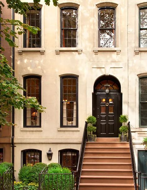 Apartment Building Exterior, New York Brownstone, New York Townhouse, Townhouse Exterior, Casas Coloniales, Building Exterior, City House, City Living, Round Top