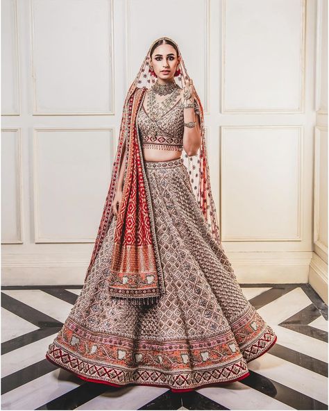 Panetar Lehenga, Tarun Tahiliani Lehenga, Tarun Tahiliani Bridal, Double Dupatta, Manish Malhotra Lehenga, Dupatta Draping, Sari India, Latest Bridal Lehenga, Bridal Dupatta