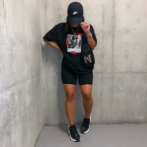 Oversized Tee Outfit, Cute Outfits With Shorts, Instagram Pro, Woman Graphic, Summer Outfits Black Woman, Summer Outfits Black, Causal Outfits, Crop Top Outfits, Cute Comfy Outfits