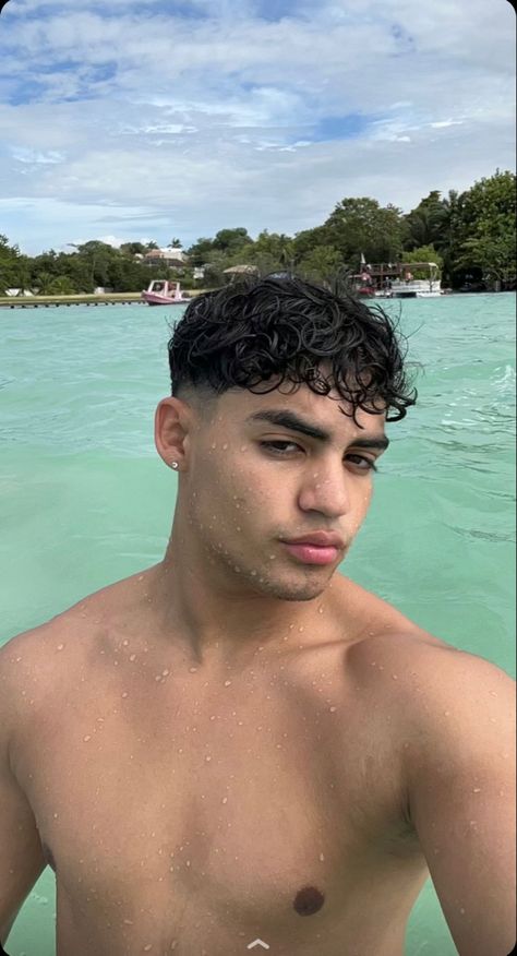 #alex #alejandro #alejandrorosario #tiktoker Taper Fade Short Hair, Long Curly Hair Men, Mexican Hairstyles, Men Haircut Curly Hair, Fresh Haircut, Wavy Hair Men, Faded Hair, Haircut Designs, Men Haircut Styles