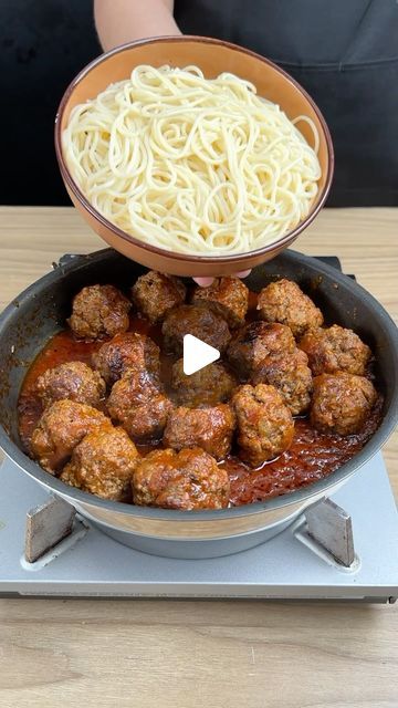 Spaghetti And Meatball Recipes, Meat Ball Recipes, Italian Meatball Recipes, Meatball Dinner Ideas, Meatball Meals, Pasta With Meatballs, Pasta And Meatballs, Spaghetti Meatball Recipes, Meatballs Pasta