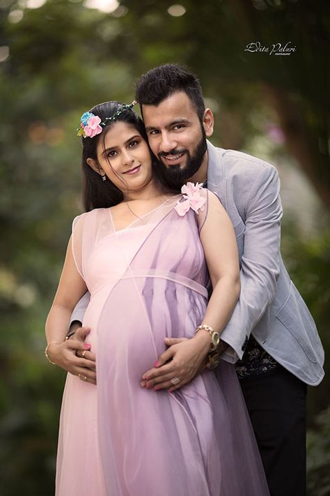 Baby Shower Gowns Indian, Maternity Photo Shoot Couple, Maternity Gowns Indian, Baby Shower Poses, Baby Shower Photography Poses, Indian Maternity Photos, Photo Shoot Couple, Baby Shower Photoshoot, Maternity Gown Photography