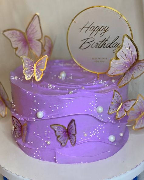 Birthday Cake Floral Design, Purple Birthday Cake With Butterflies, Lavender Cake Designs Birthday, Purple Themed Birthday Cake, Purple And Gold Butterfly Cake, Lilac Butterfly Cake, Butterfly Theme Cake Simple, Butterfly Cakes For Girls Birthday, Purple Butterfly Cake Birthdays