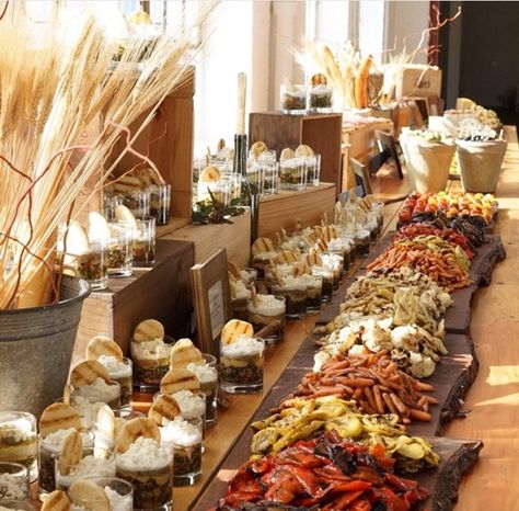 Della Terra Catering & Events Catering Food Displays, Gourmet Breakfast, Charcuterie Cheese, Catering Events, Charcuterie And Cheese Board, Wooden Boards, Grazing Tables, Catering Food, Food Displays